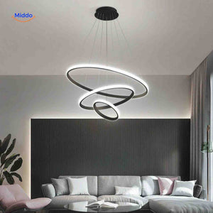 lustre anneau led noir suspendu dans un salon, éclairage intérieur moderne
