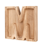 Houten spaarpot in de vorm van de letter M, perfect voor sparen.
