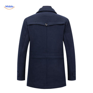 manteau en laine bleu marine, vue arrière de la coupe structurée