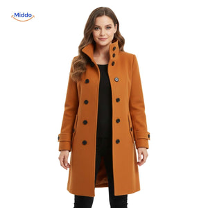 manteau en laine à fermeture boutonnée, vue de face fermée sur la veste longue