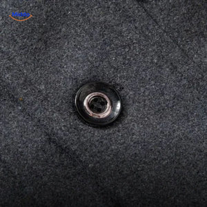 manteau en laine gris, détail des boutons et boutonnière