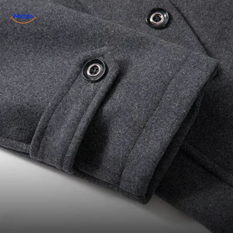 manteau en laine gris, gros plan sur la manche et la couture