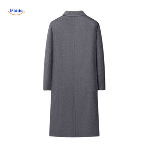 manteau laine gris long vu de dos, coupe longue avec tombé naturel du tissu en laine