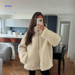 manteau en laine teddy blanc, vue d'ensemble du vêtement en situation