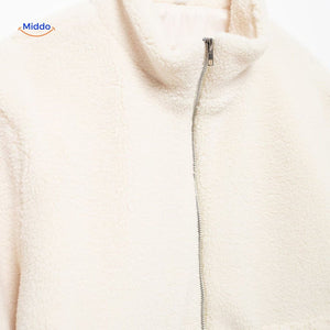 manteau teddy blanc, gros plan fermeture éclair centrale de qualité