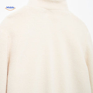 dos du manteau teddy blanc, coupe droite et matière pelucheuse bien visible