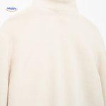 dos du manteau teddy blanc, coupe droite et matière pelucheuse bien visible