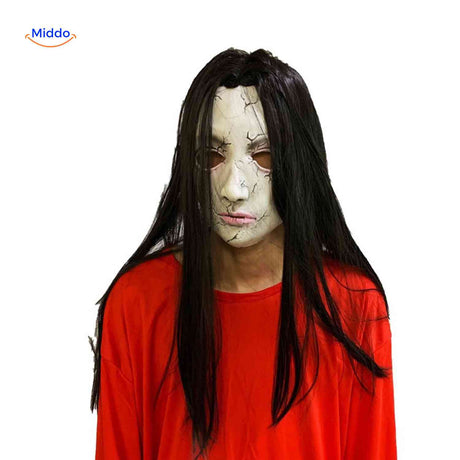 masque avec fissures, lèvres estompées et expression vide pour costume horreur halloween