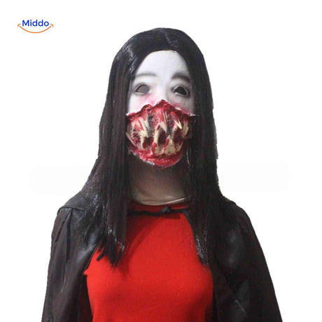 masque halloween avec bouche déchirée ensanglantée et dents acérées très réaliste