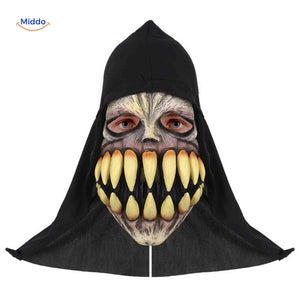 masque monstre halloween vue rapprochée sur les grandes dents d'horreur
