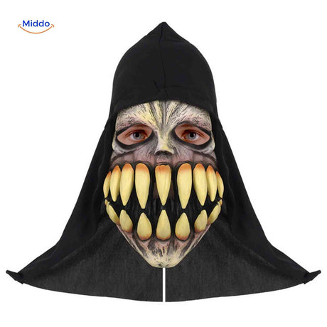 masque monstre halloween vue rapprochée sur les grandes dents d'horreur