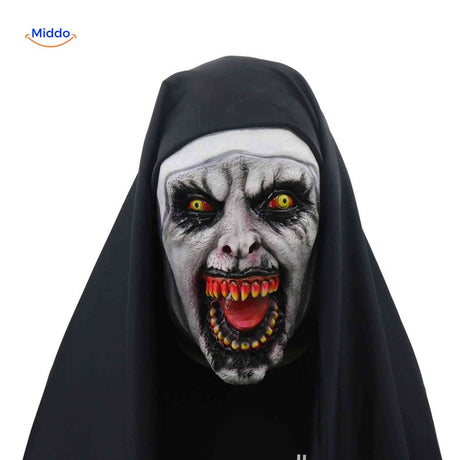 masque de nonne diabolique porté avec un costume d'halloween sombre