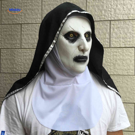 masque de nonne vue de côté avec yeux jaunâtres réalistes et expression terrifiante