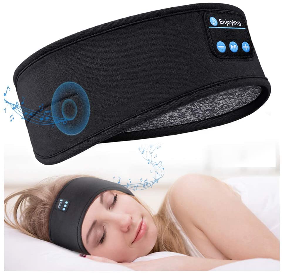 femme dormant confortablement avec son masque de sommeil bluetooth noir
