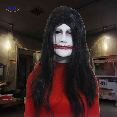 masque avec sourire tranchant et lèvres ensanglantées d'une expression inquiétante