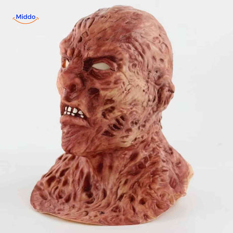 masque zombie brûlé avec chapeau et yeux rouges sous un angle légèrement différent