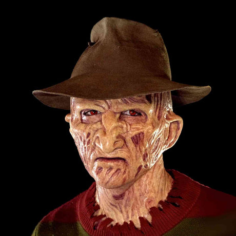 masque zombie brûlé avec chapeau et yeux rouges lumineux pour halloween