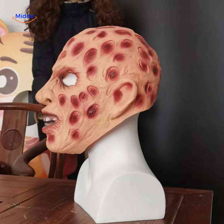 masque zombie halloween à taches rouges vu de côté pour apprécier le profil