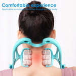 masseur cervical 6 roues utilisé par une femme sur la nuque, coloris bleu ciel