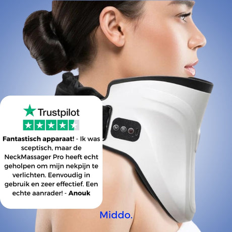 femme souriante partageant son avis positif sur le masseur cervical anti-douleur