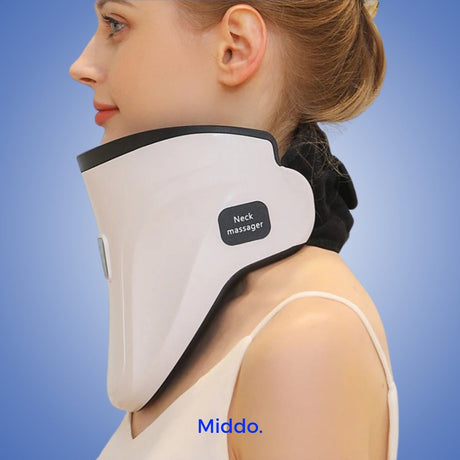 femme portant le masseur cervical de profil, tension cervicale soulagée en position assise