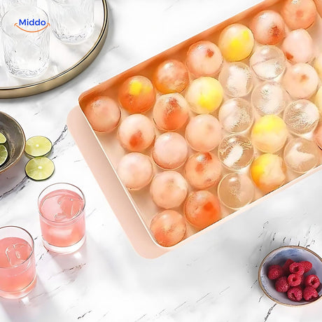 gros plan sur le silicone durable et flexible du moule à glace frostsphere, facile à démouler