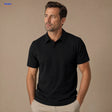 BreezeWear polo homme à manches courtes: modèle noir porté par un homme.