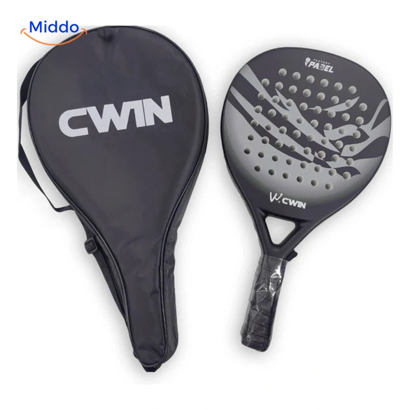 CourtControl raquette de padel: raquette grise avec housse noire sur fond blanc.
