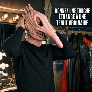 MaitlandMorph masque d’Halloween en latex: homme enfilant le masque à long nez.
