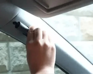 brise-vitre utilisé pour briser une vitre de voiture en situation d'urgence