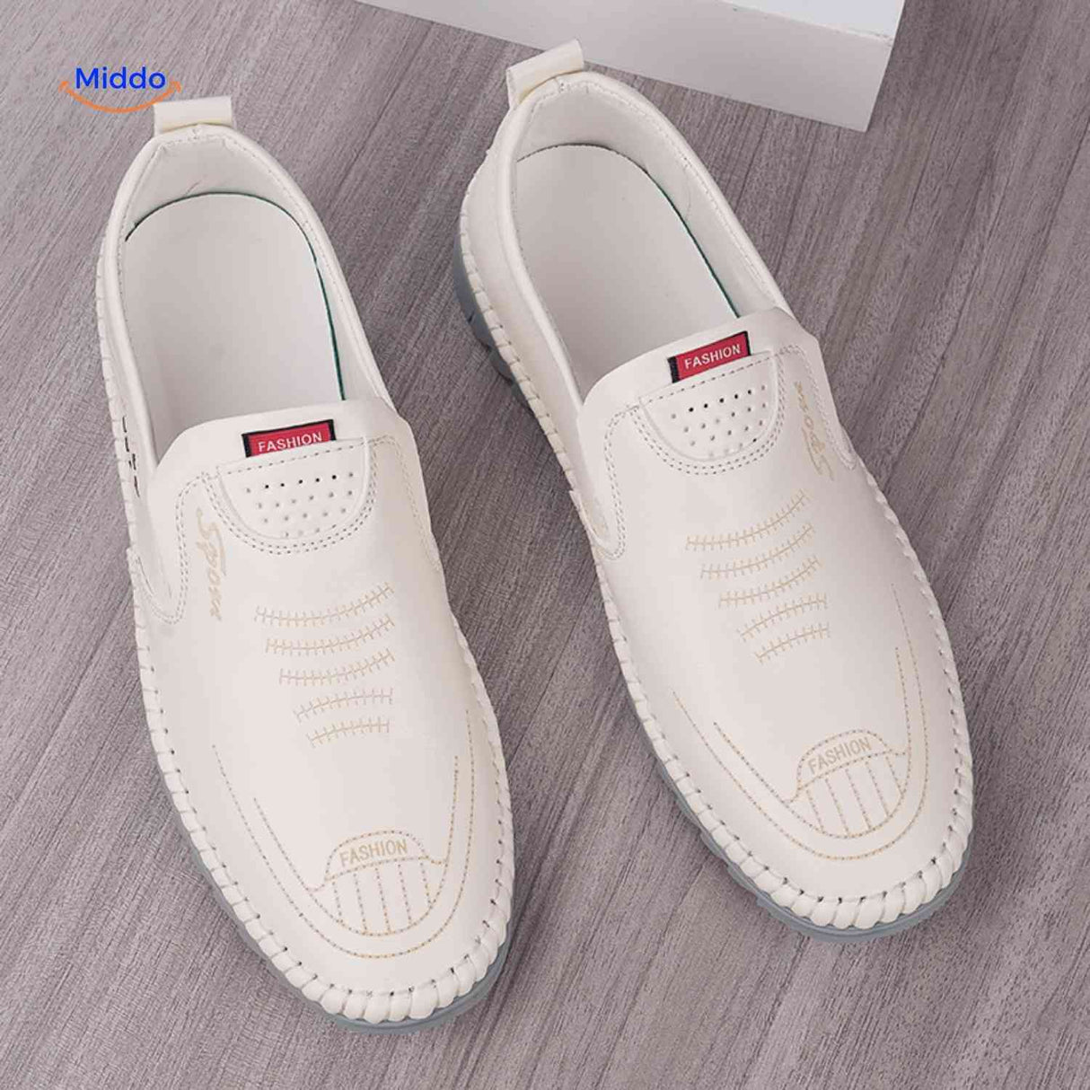 mocassins blancs tendance pour homme, style casual chic et port slip-on sans effort
