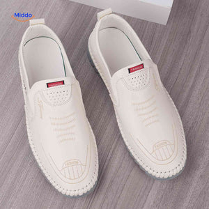 mocassins blancs tendance pour homme, style casual chic et port slip-on sans effort