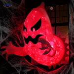 monstre gonflable éclairé en rouge qui regarde par une fenêtre, ambiance halloween, côté droit