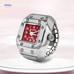 montre-bague présentée en coloris rouge et rose côte à côte