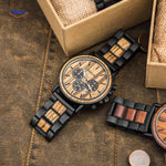 montre en bois chronographe avec veinure claire, grain de bois naturel visible sur le cadran