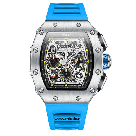 montre homme boîtier argenté avec bracelet silicone bleu, vue produit sur fond neutre
