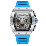 montre homme boîtier argenté avec bracelet silicone bleu, vue produit sur fond neutre