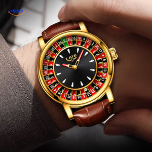 montre homme dorée cadran roulette phosphorescent portée au poignet, vue lifestyle