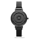 montre magnétique noire avec bracelet mesh pour femme, design minimaliste au quotidien