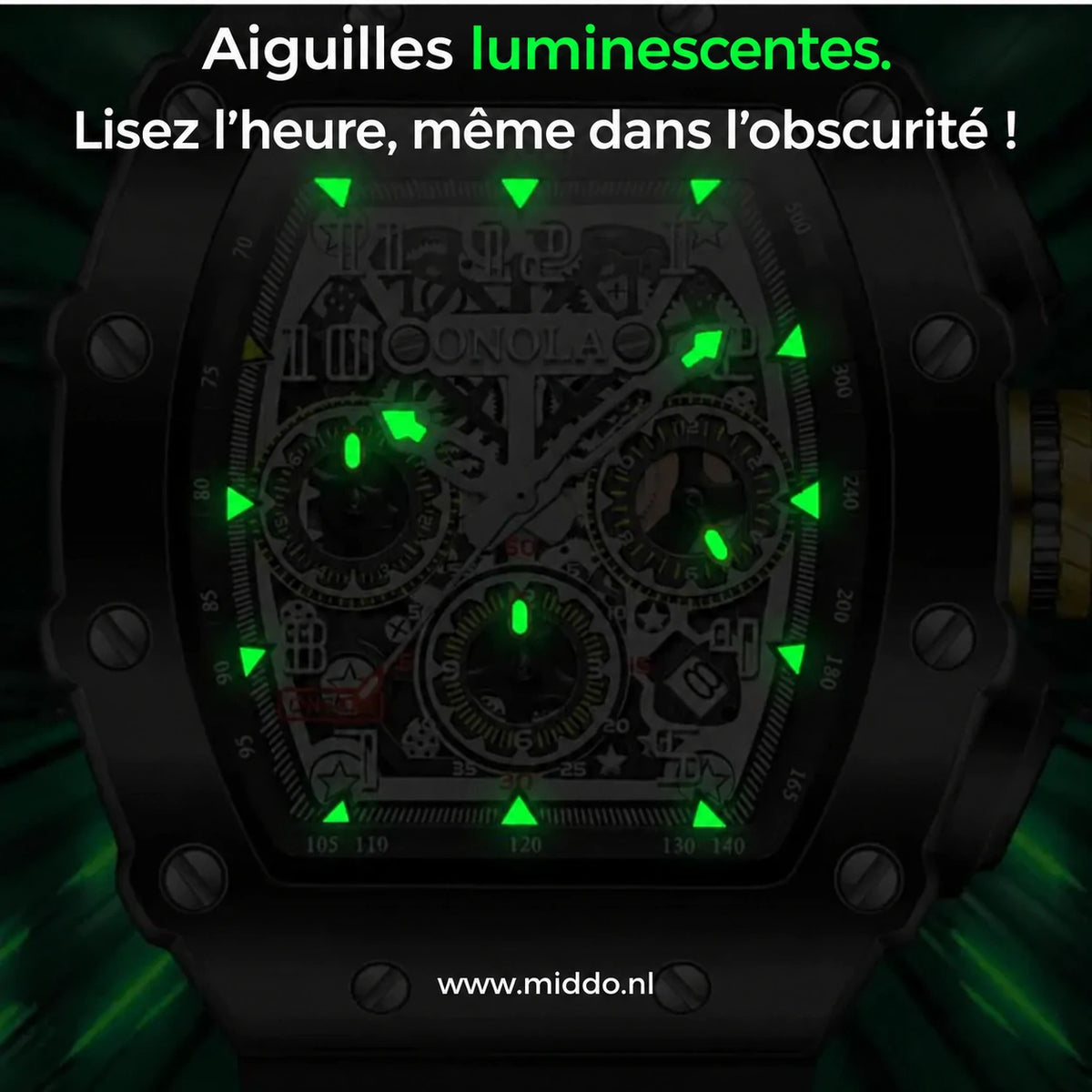 Aiguilles luminescentes de la montre ONOLA MILLE dans l’obscurité.