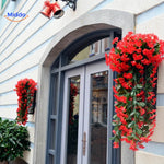 orchidées artificielles rouges suspendues à l'entrée d'une maison, accueil décoratif floral