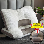 oreiller cervical ergonomique avec 2 taies en velours gris offertes, sur un lit