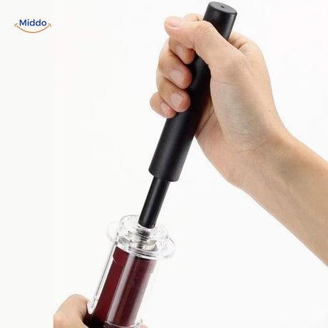 ouvre-bouteille de vin élégant et ergonomique présenté avec une bouteille de vin rouge