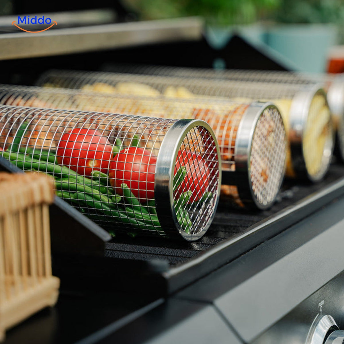panier grill antiadhésif grande capacité avec légumes grillés sur barbecue