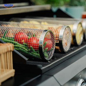 panier grill antiadhésif grande capacité avec légumes grillés sur barbecue