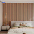 panneaux muraux autocollants effet bois avec lamelles naturelles posées sur un mur intérieur
