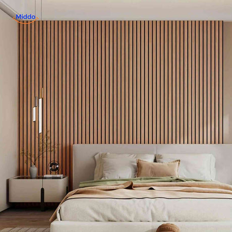 panneaux muraux autocollants effet bois avec lamelles naturelles posées sur un mur intérieur