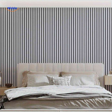 mur de chambre recouvert de panneaux autocollants gris en lamelles pour un effet 3D moderne