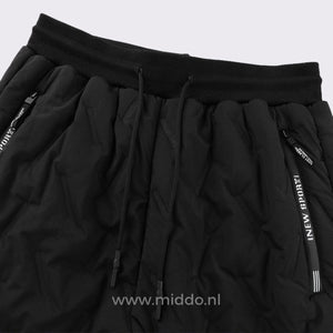 pantalon thermo noir avec ceinture élastique réglable visible au premier plan