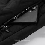 poche zippée latérale du pantalon thermo avec un téléphone glissé à l'intérieur